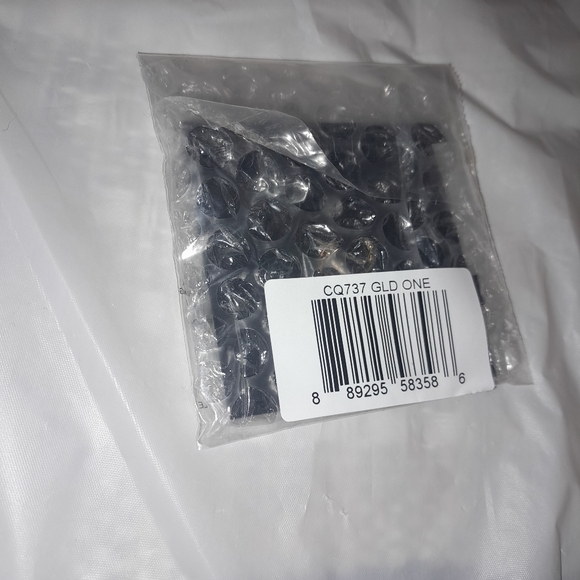 New COACH  Kissing Ear Cuff In Gold Color With Gems/Singature C (NWT) - Picture 6 of 8